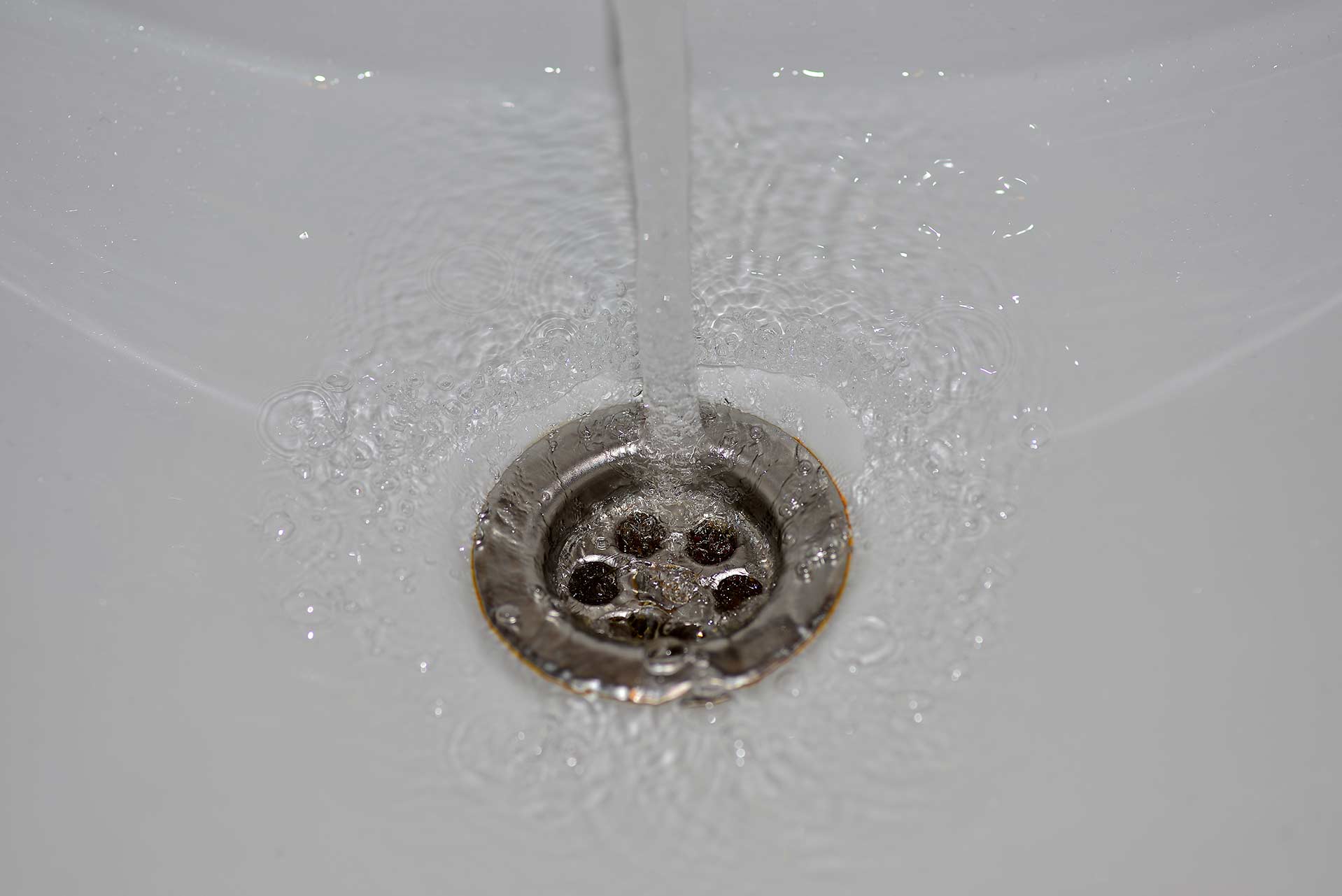 A2B Drains provides services to unblock blocked sinks and drains for properties in Queens Park.
